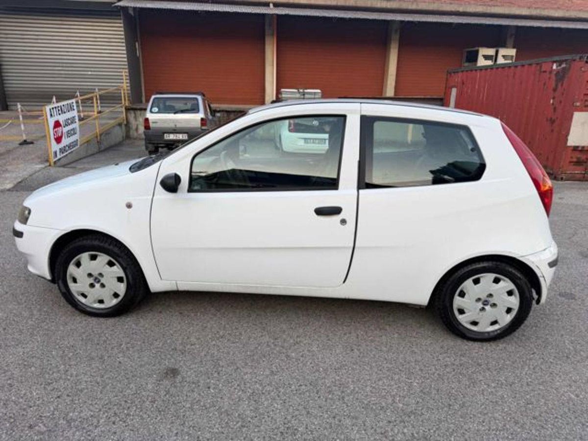Fiat Punto 1.2i cat 3 porte ELX (9)