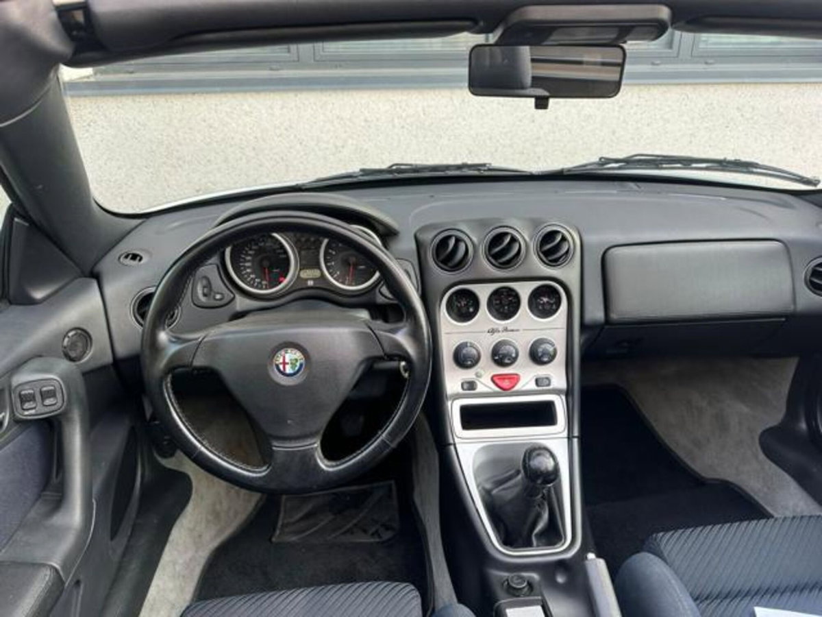 Alfa Romeo Spider 1.8i 16V Twin Spark cat (15)