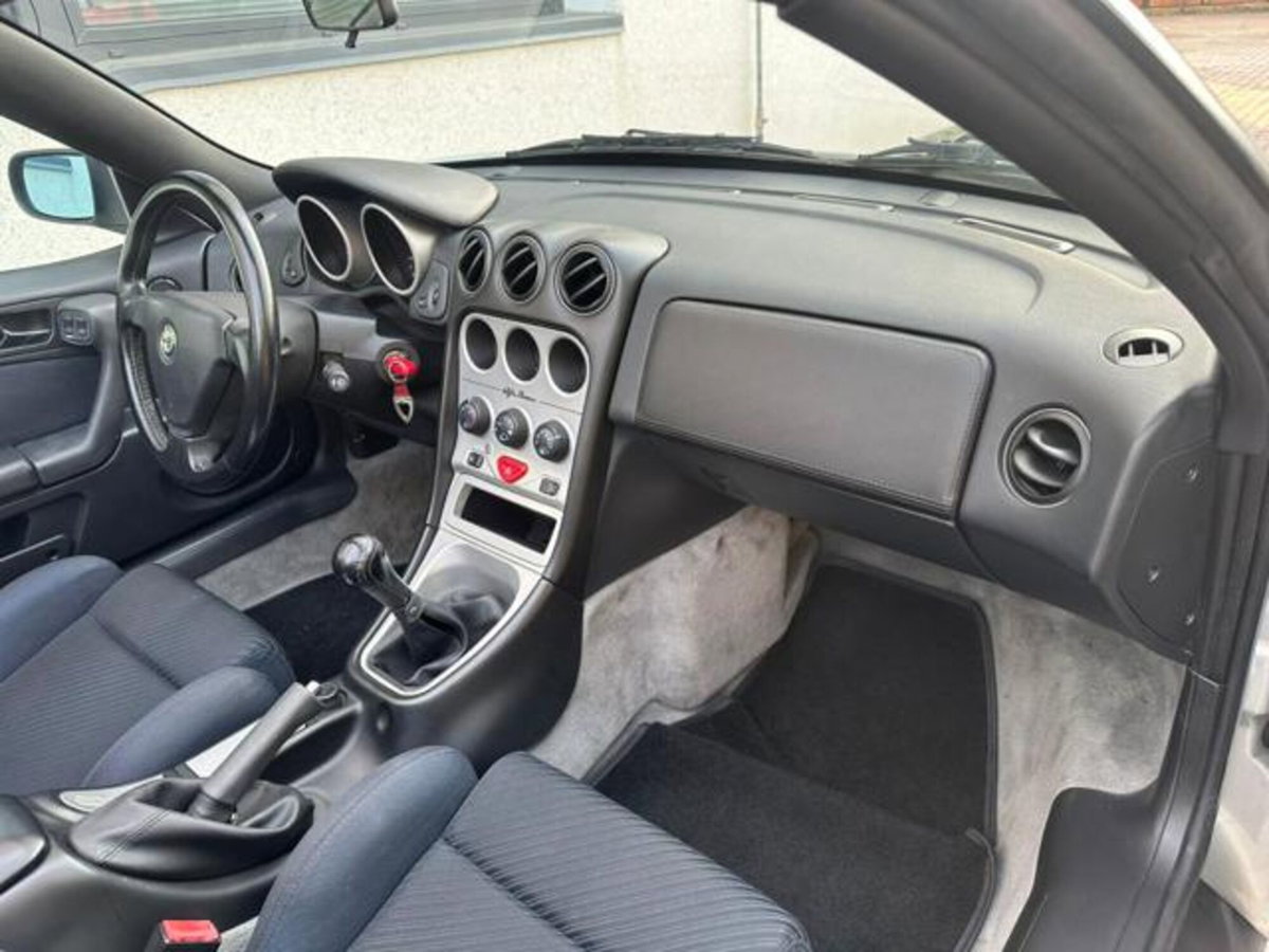 Alfa Romeo Spider 1.8i 16V Twin Spark cat (19)