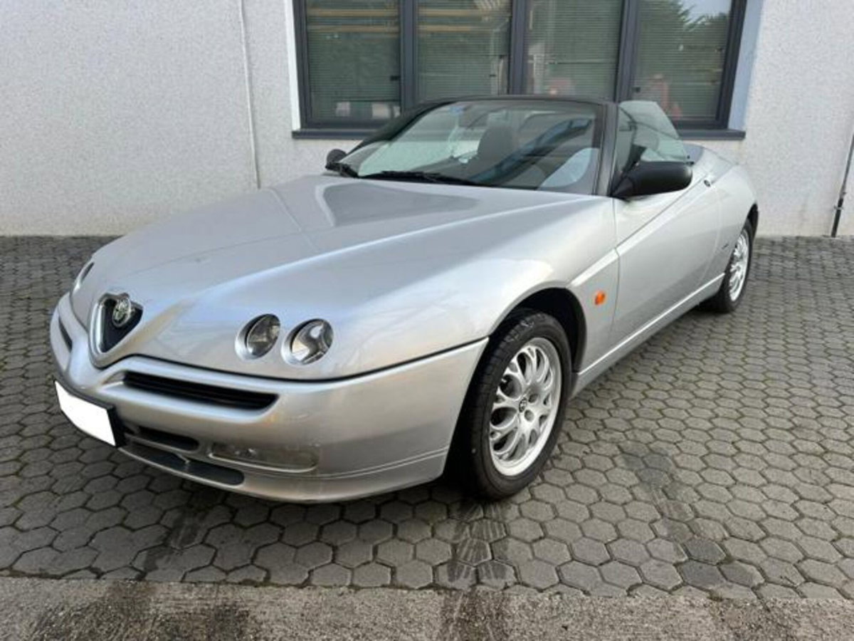 Alfa Romeo Spider 1.8i 16V Twin Spark cat (2)