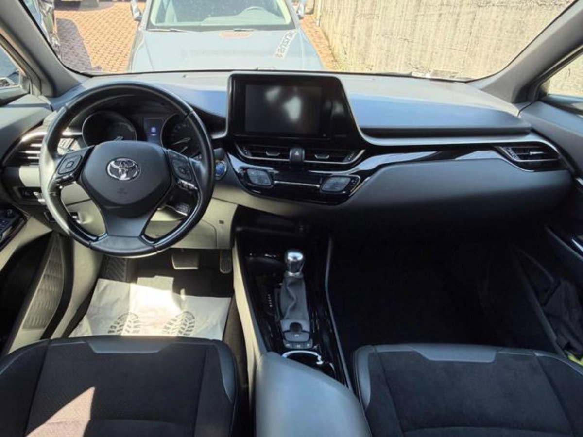 Toyota Toyota C-HR 1.8 Hybrid E-CVT Dynamic (8)