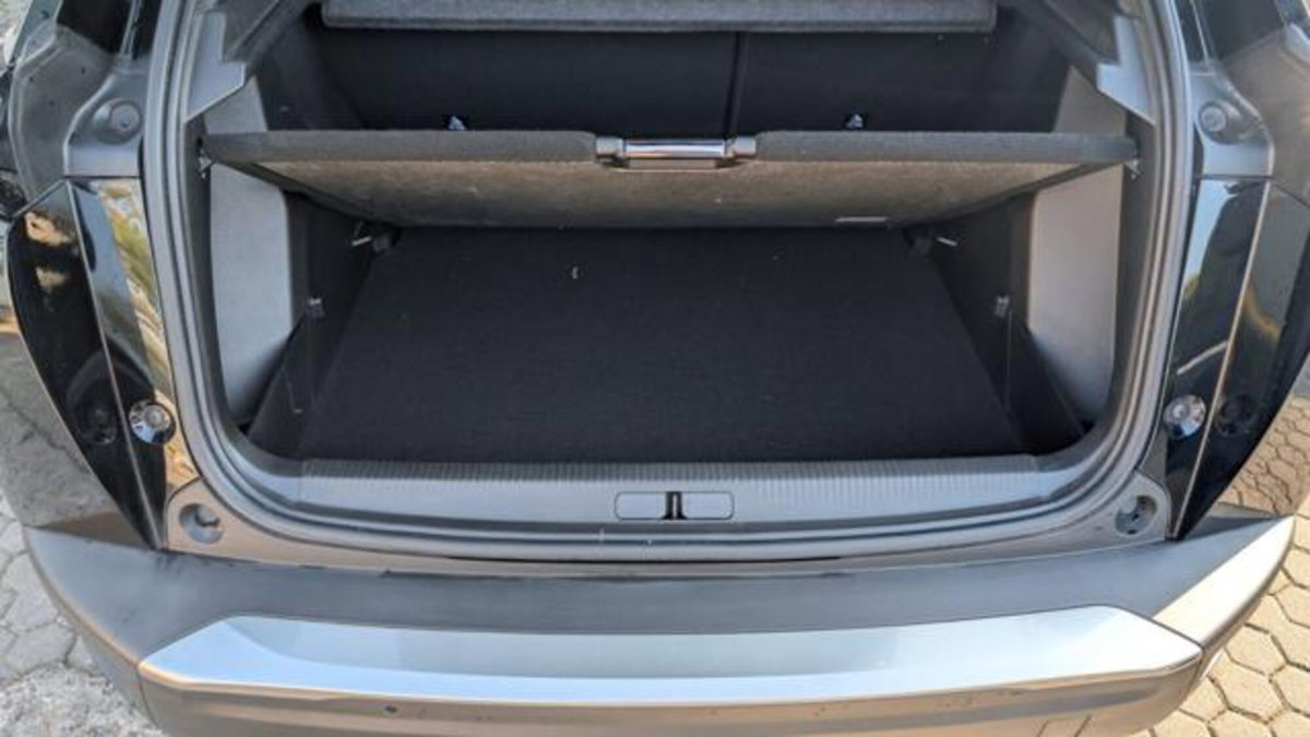 Peugeot 2008 BlueHDi 130 S&S EAT8 Allure Pack (10)