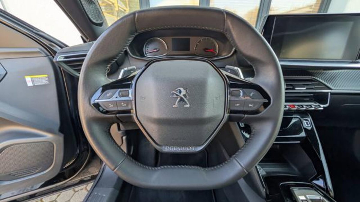 Peugeot 2008 BlueHDi 130 S&S EAT8 Allure Pack (12)