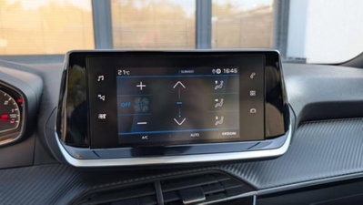 Peugeot 2008 BlueHDi 130 S&S EAT8 Allure Pack (19)