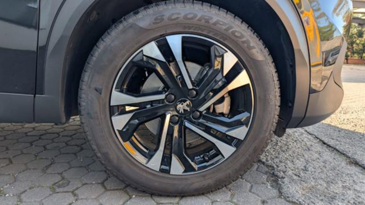 Peugeot 2008 BlueHDi 130 S&S EAT8 Allure Pack (5)