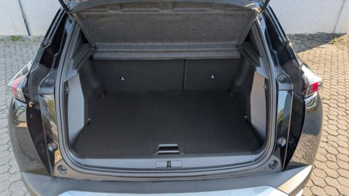 Peugeot 2008 BlueHDi 130 S&S EAT8 Allure Pack (9)