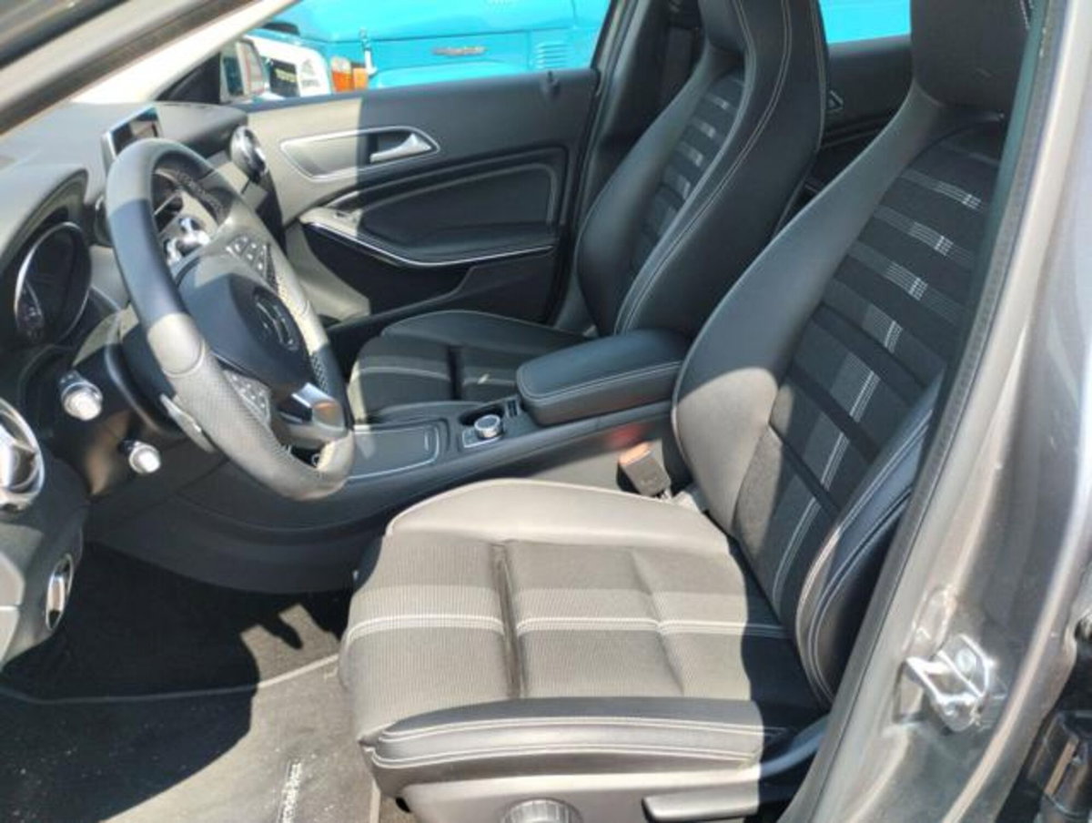 Mercedes-Benz GLA SUV 180 d Automatic Business (7)