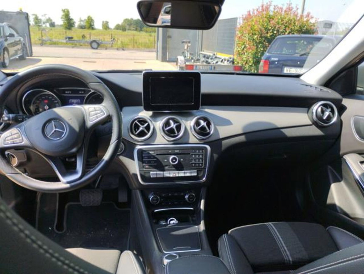Mercedes-Benz GLA SUV 180 d Automatic Business (9)