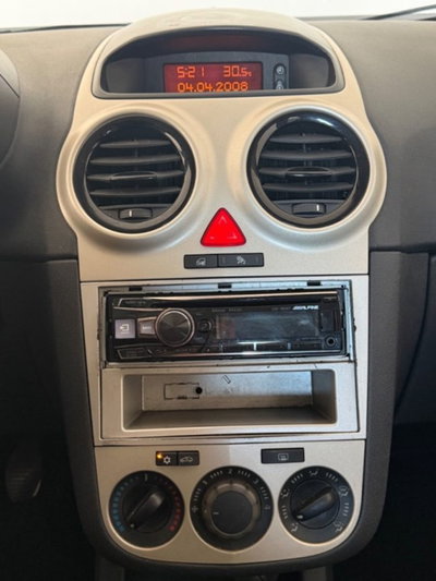 Opel Corsa 1.2 5 porte Cosmo (14)
