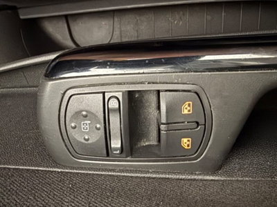 Opel Corsa 1.2 5 porte Cosmo (16)