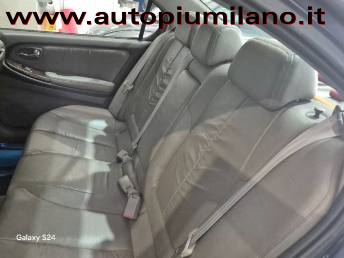Nissan Maxima QX 2.0 V6 24V (10)