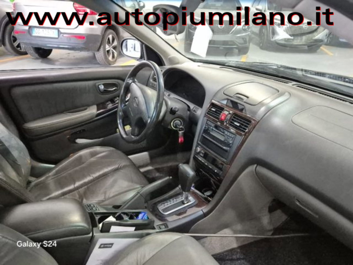 Nissan Maxima QX 2.0 V6 24V (11)