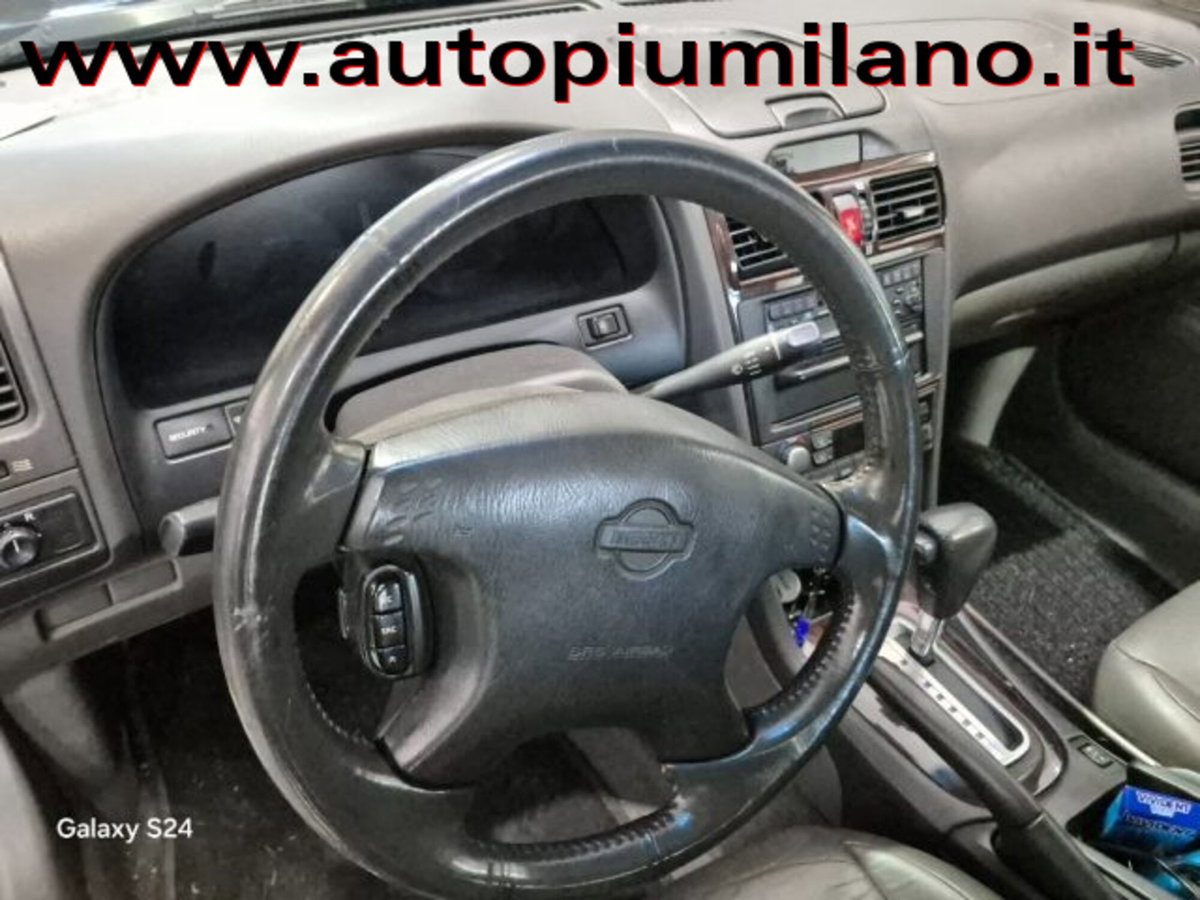 Nissan Maxima QX 2.0 V6 24V (7)