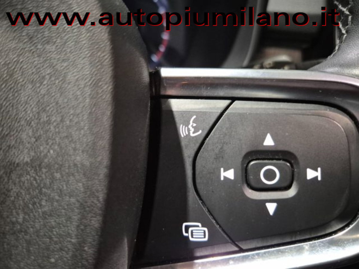 Volvo XC40 B4 AWD Geartronic Inscription (14)