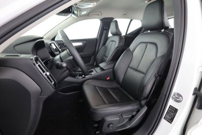 Volvo XC40 T2 Geartronic Momentum Pro (2)