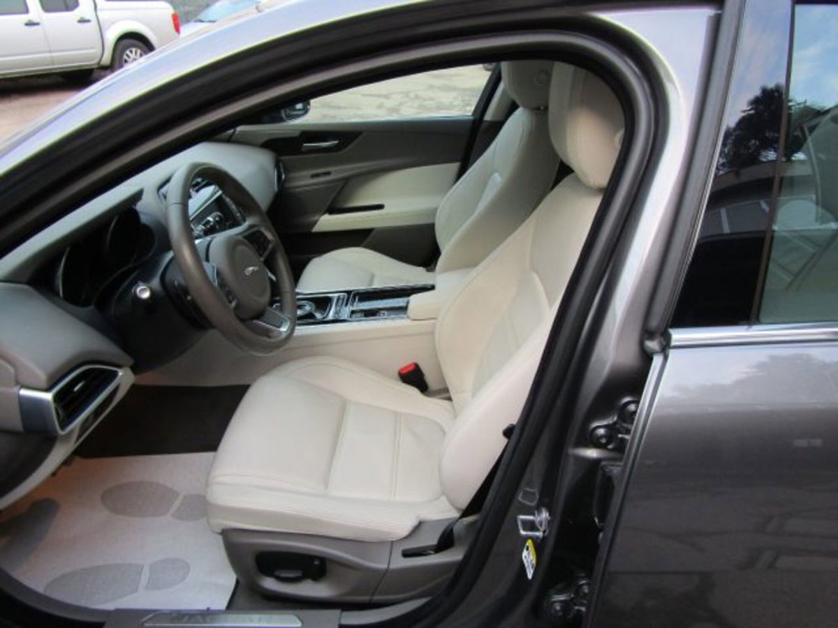 Jaguar XE 2.0 D Turbo 180 CV AWD aut. Prestige (10)