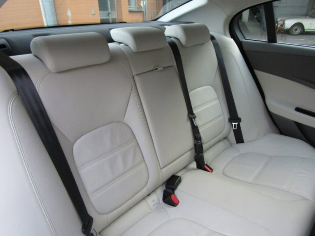 Jaguar XE 2.0 D Turbo 180 CV AWD aut. Prestige (15)