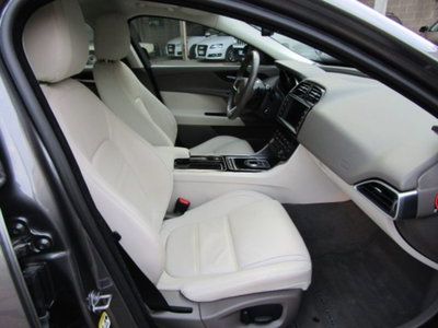 Jaguar XE 2.0 D Turbo 180 CV AWD aut. Prestige (16)