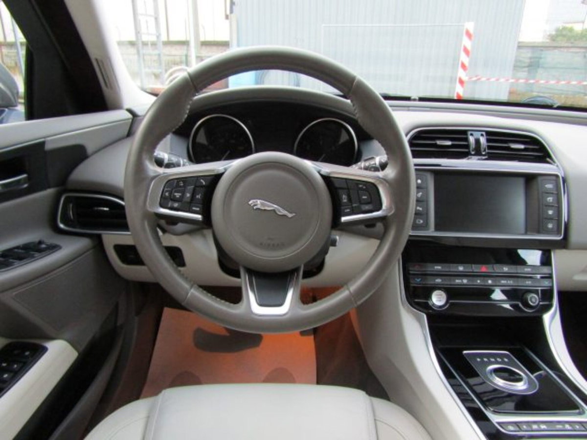 Jaguar XE 2.0 D Turbo 180 CV AWD aut. Prestige (19)