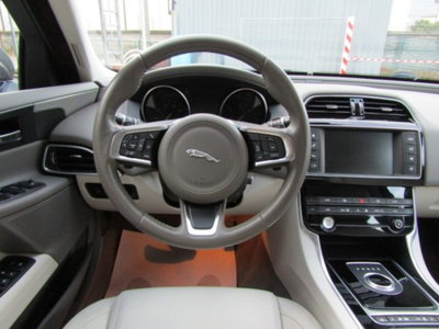 Jaguar XE 2.0 D Turbo 180 CV AWD aut. Prestige (19)