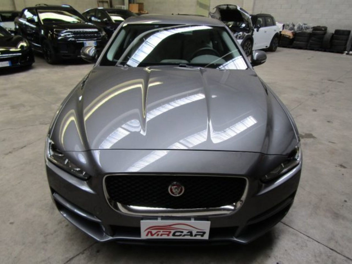 Jaguar XE 2.0 D Turbo 180 CV AWD aut. Prestige (2)