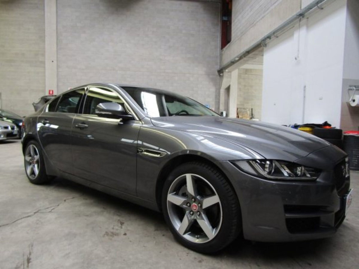 Jaguar XE 2.0 D Turbo 180 CV AWD aut. Prestige (3)