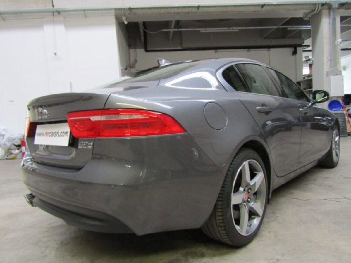 Jaguar XE 2.0 D Turbo 180 CV AWD aut. Prestige (5)