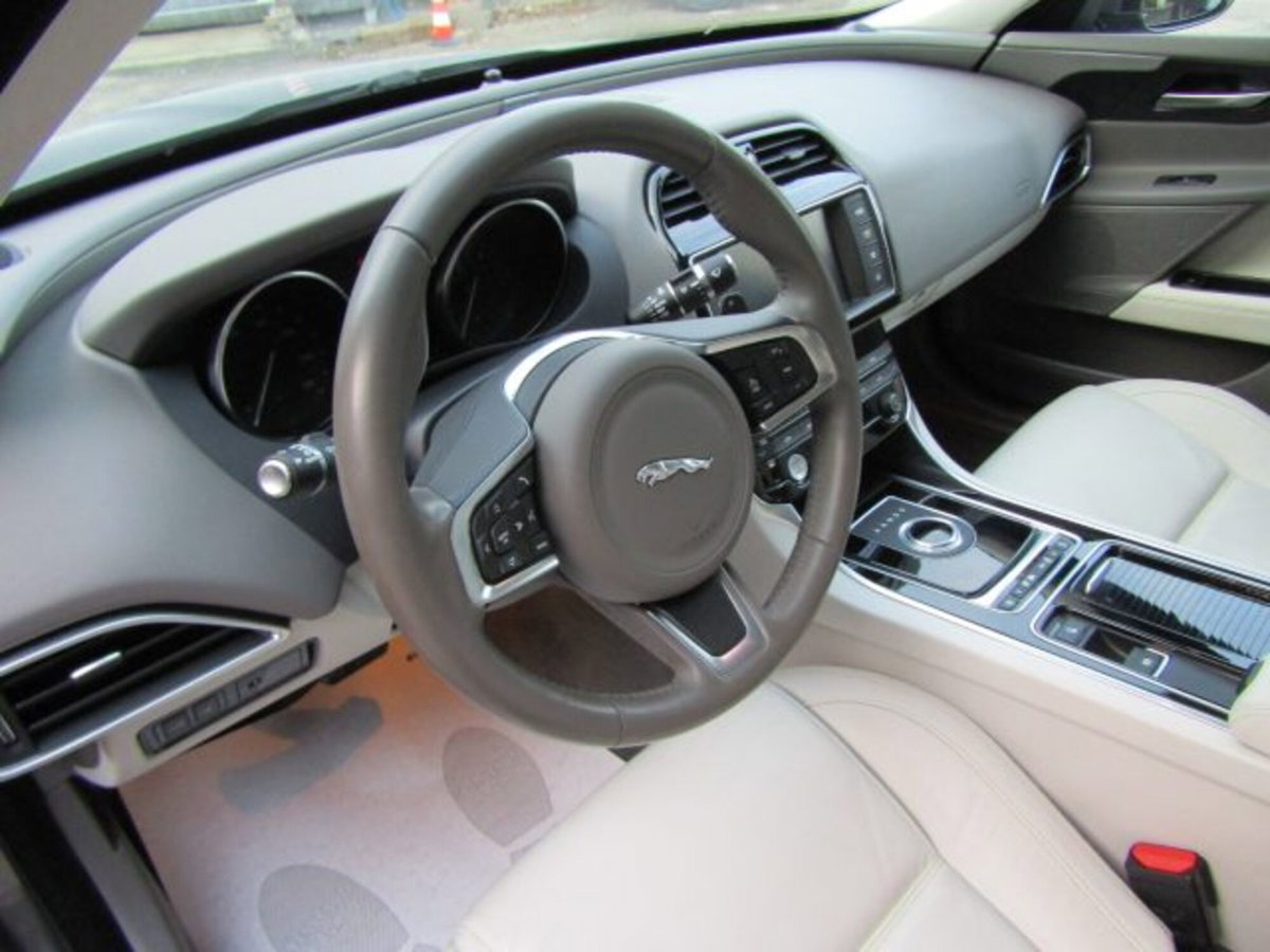 Jaguar XE 2.0 D Turbo 180 CV AWD aut. Prestige (9)