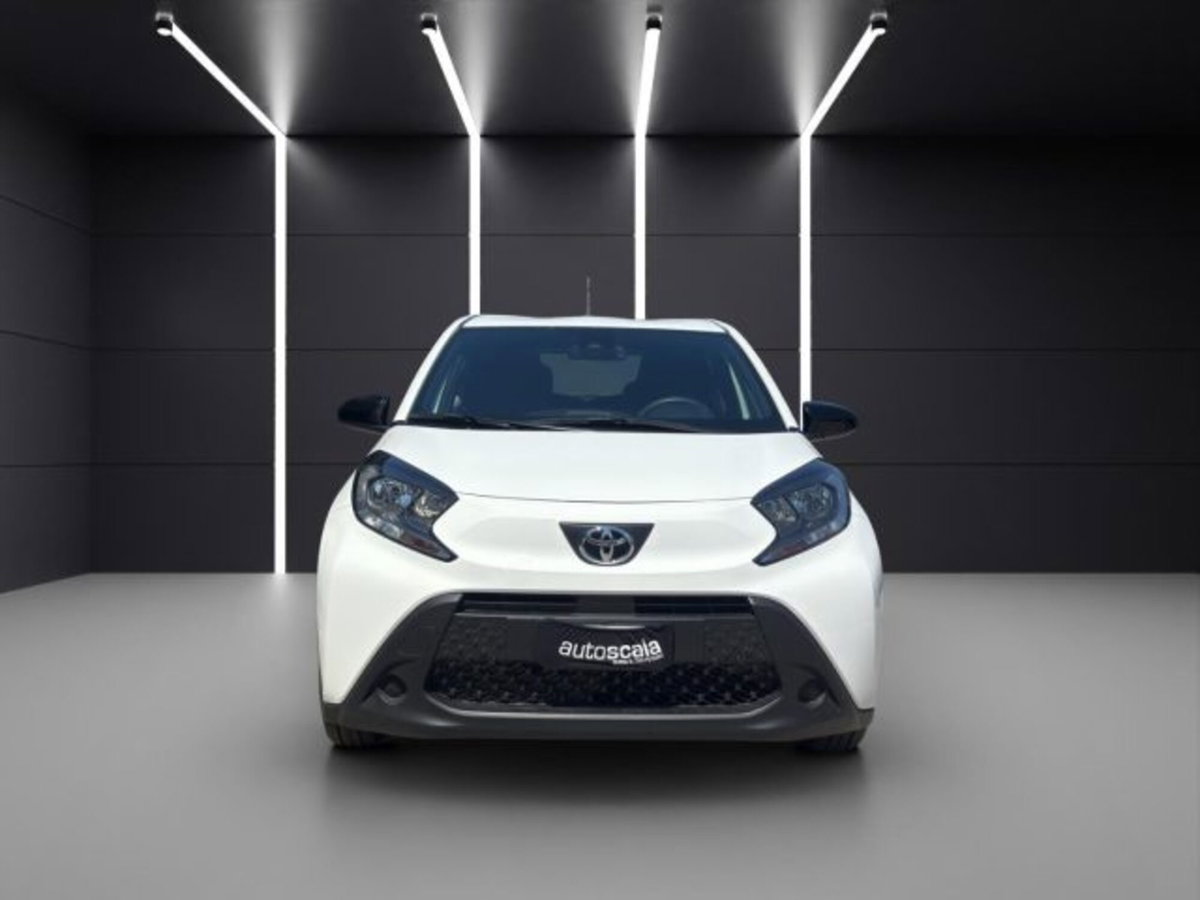 Toyota Aygo X 1.0 VVT-i 72 CV 5p. Undercover S-CVT (2)