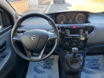 Lancia Ypsilon 1.2 69 CV 5 porte S&S Black and Noir (16)