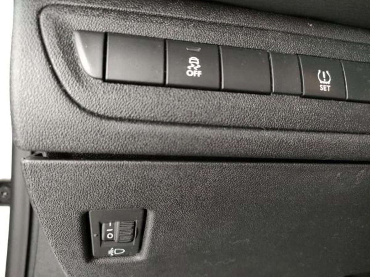 Peugeot 208 68 3 porte Active (11)
