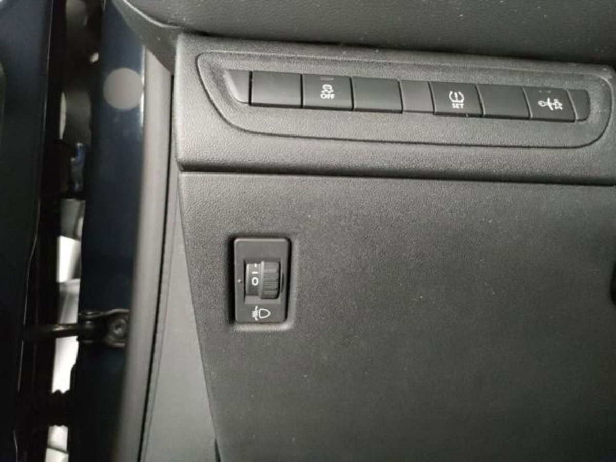 Peugeot 208 68 5 porte Active (6)