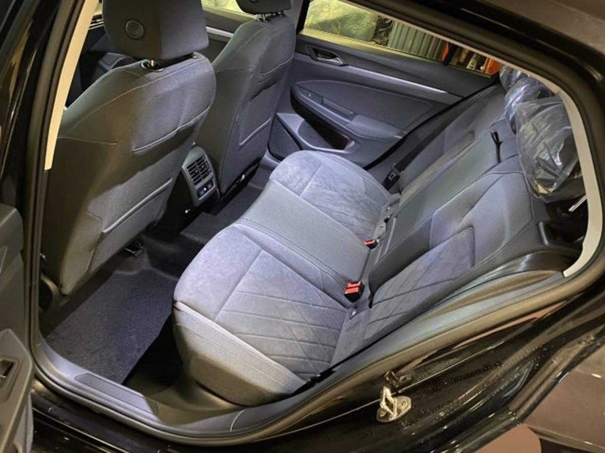 Volkswagen Golf 1.5 eTSI 150 CV EVO ACT DSG Style (16)
