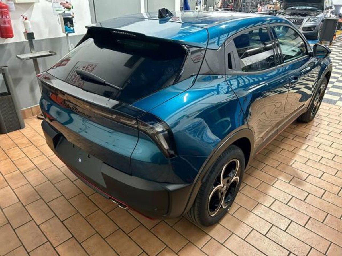 Alfa Romeo Junior 1.2 ibrida Q4 Intensa 145cv edct6 (2)