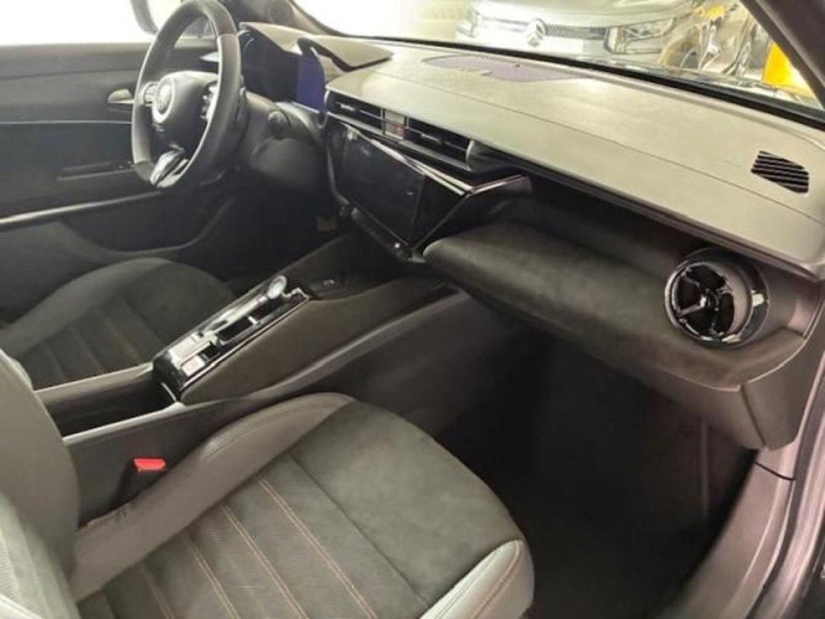 Alfa Romeo Junior 1.2 ibrida Q4 Intensa 145cv edct6 (6)