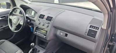 Volkswagen Touran 1.6 TDI DPF Comfortline BMT (2)