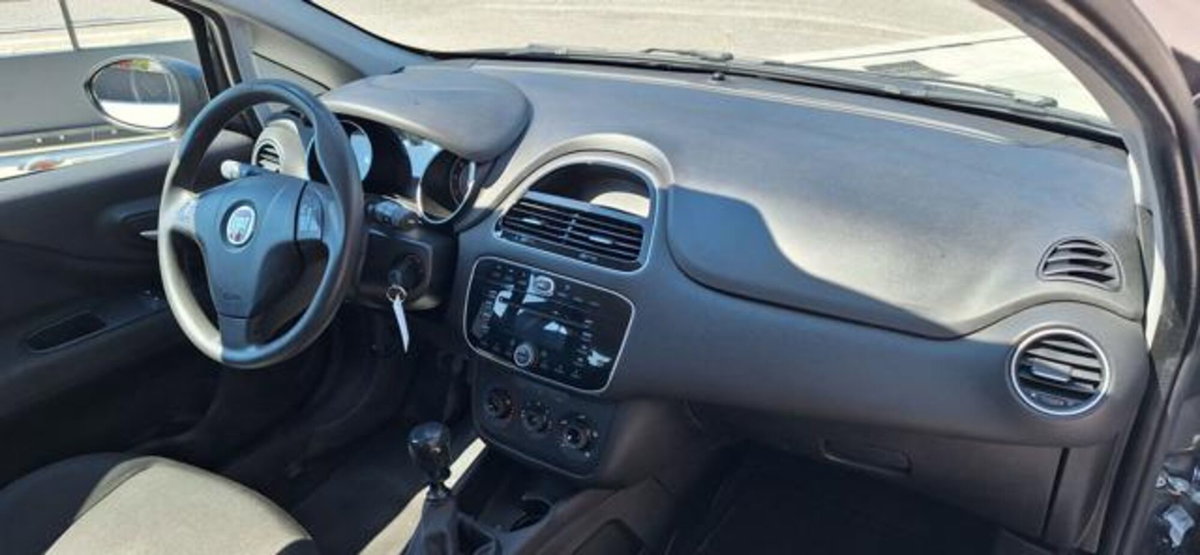 Fiat Punto 1.4 S&S 8V 3 porte Street (11)