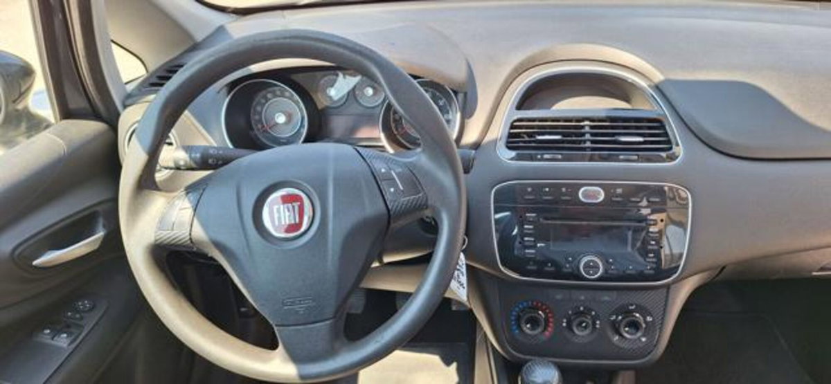 Fiat Punto 1.4 S&S 8V 3 porte Street (14)