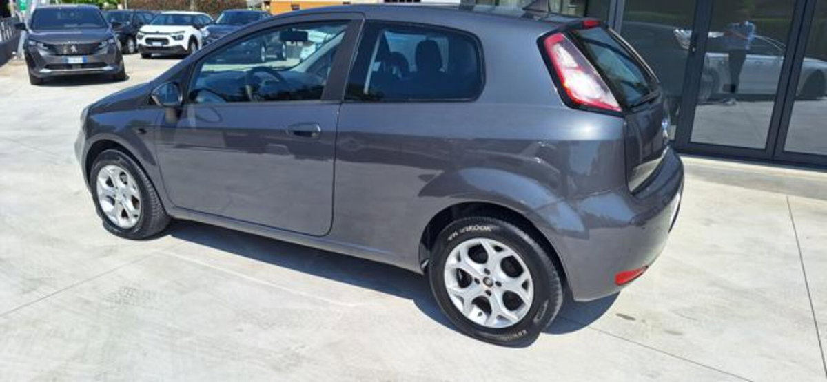Fiat Punto 1.4 S&S 8V 3 porte Street (16)