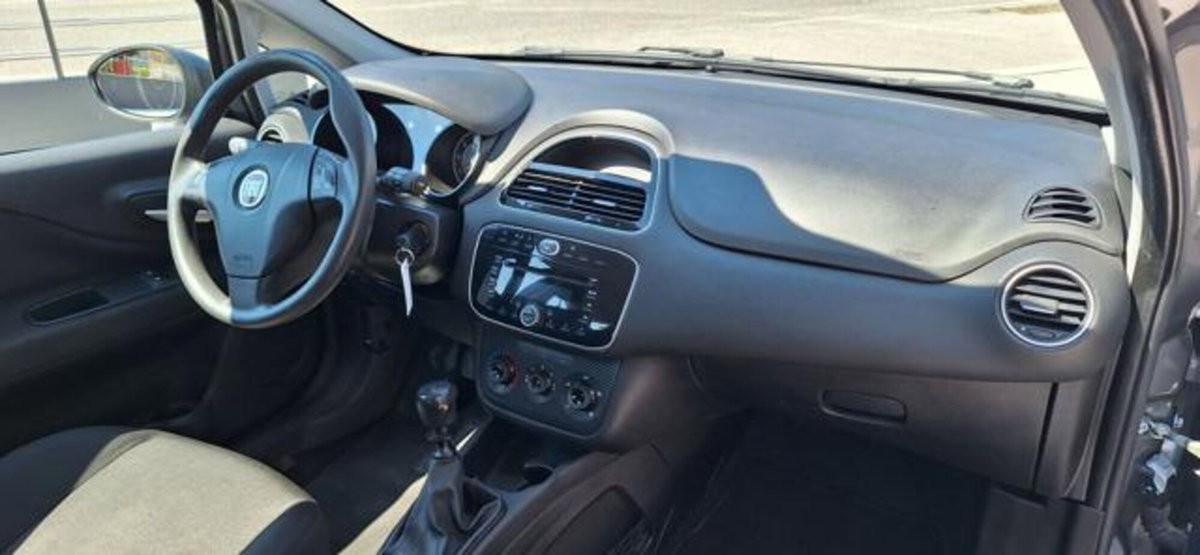 Fiat Punto 1.4 S&S 8V 3 porte Street (2)