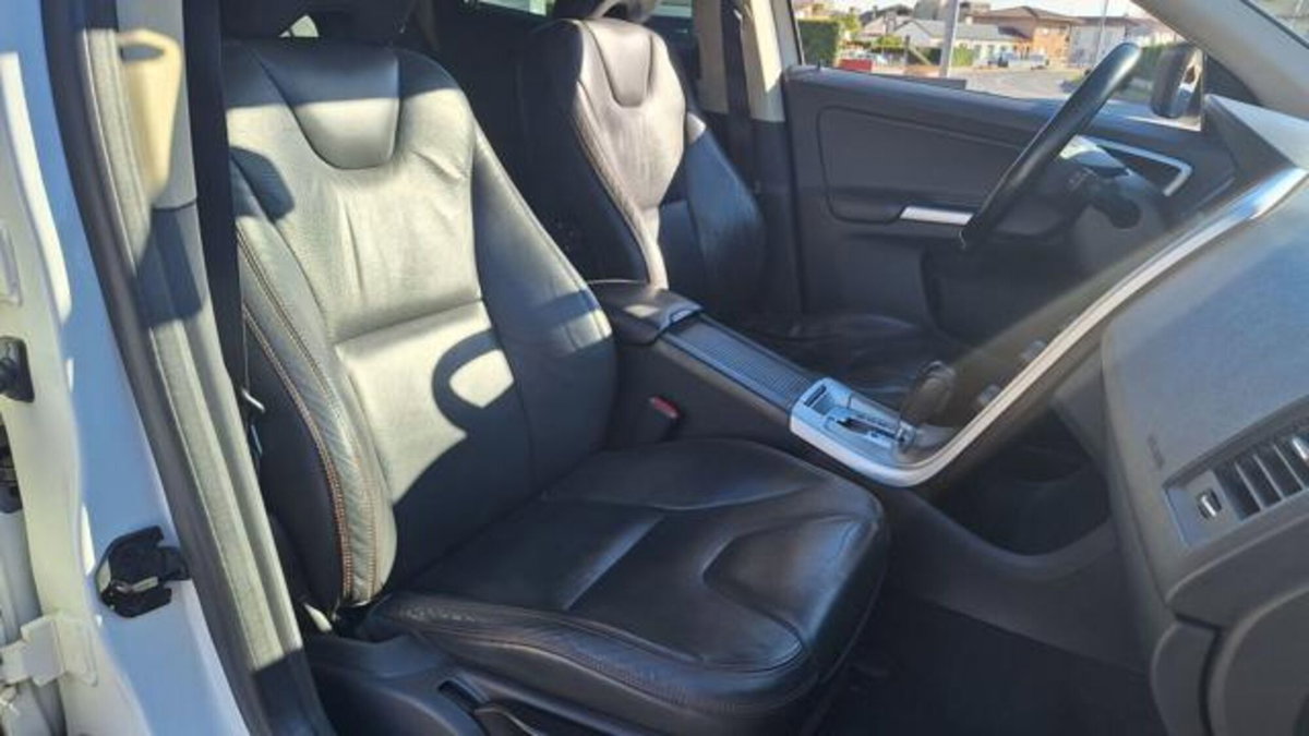 Volvo XC60 D5 AWD Geartronic Summum (10)
