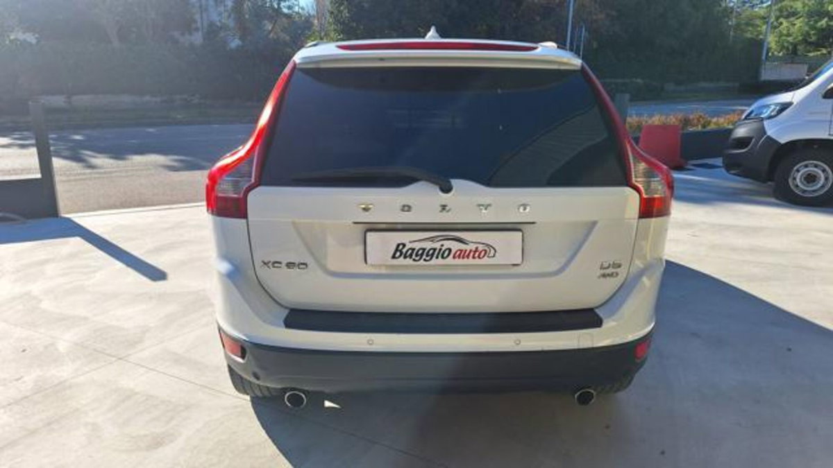 Volvo XC60 D5 AWD Geartronic Summum (11)