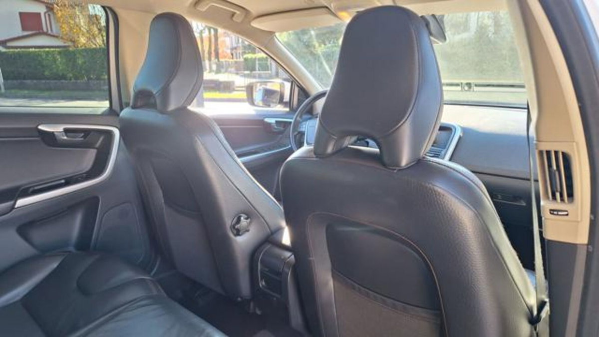 Volvo XC60 D5 AWD Geartronic Summum (13)
