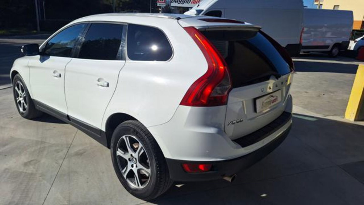 Volvo XC60 D5 AWD Geartronic Summum (14)