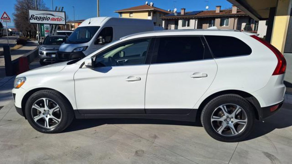 Volvo XC60 D5 AWD Geartronic Summum (17)