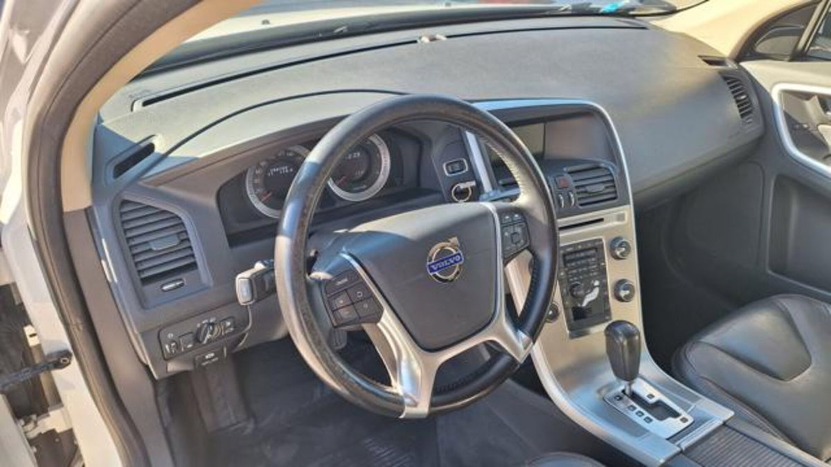 Volvo XC60 D5 AWD Geartronic Summum (2)