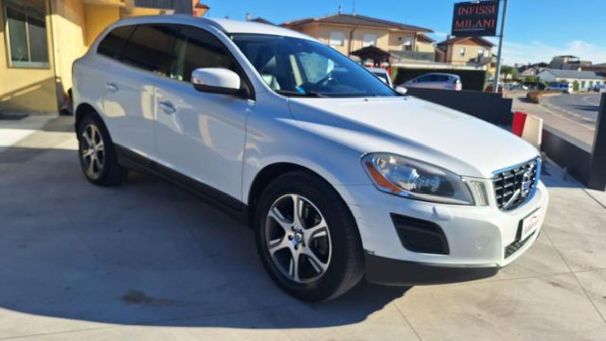 Volvo XC60 D5 AWD Geartronic Summum (4)
