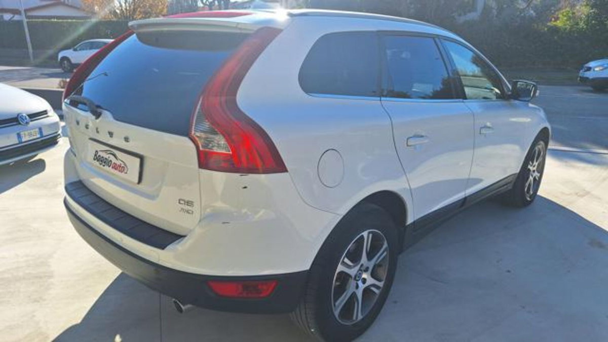 Volvo XC60 D5 AWD Geartronic Summum (8)