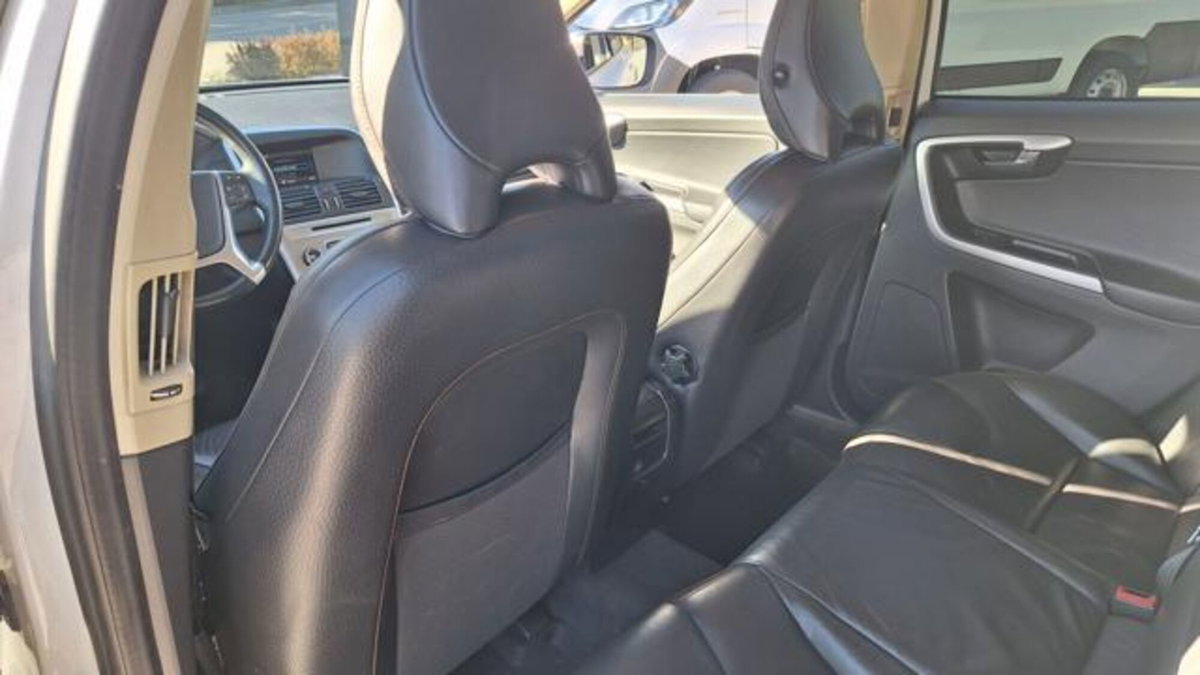 Volvo XC60 D5 AWD Geartronic Summum (9)