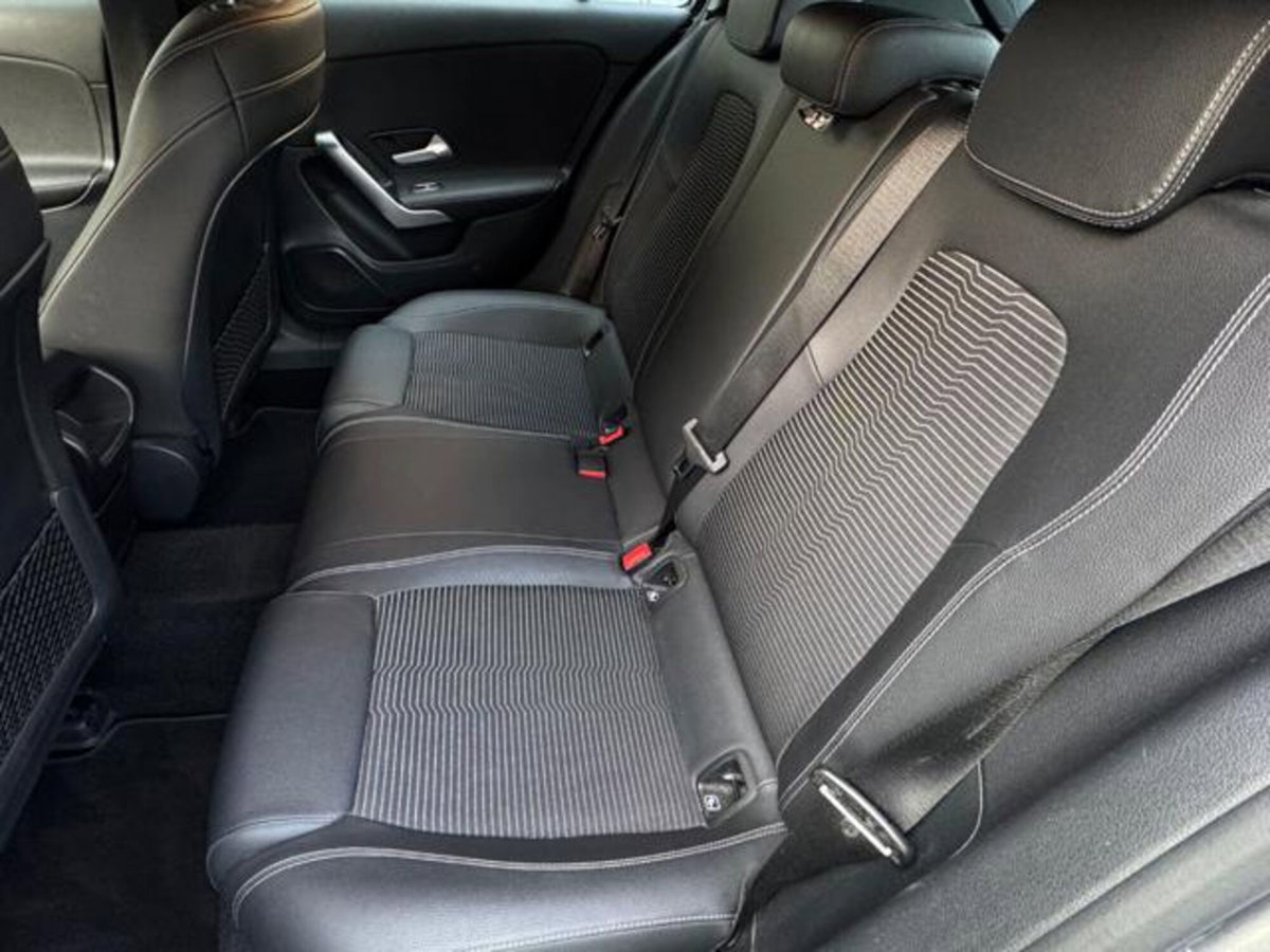 Mercedes-Benz Classe A Sedan 180 d 4p. Sport (14)